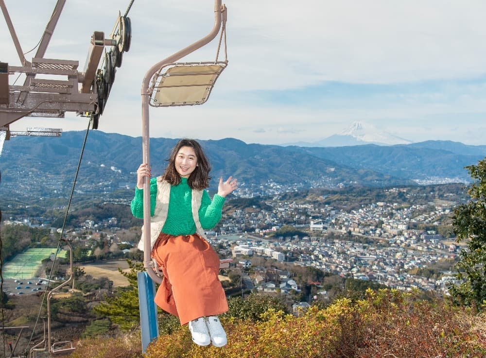 レトロなリフトで空中散歩を楽しんで